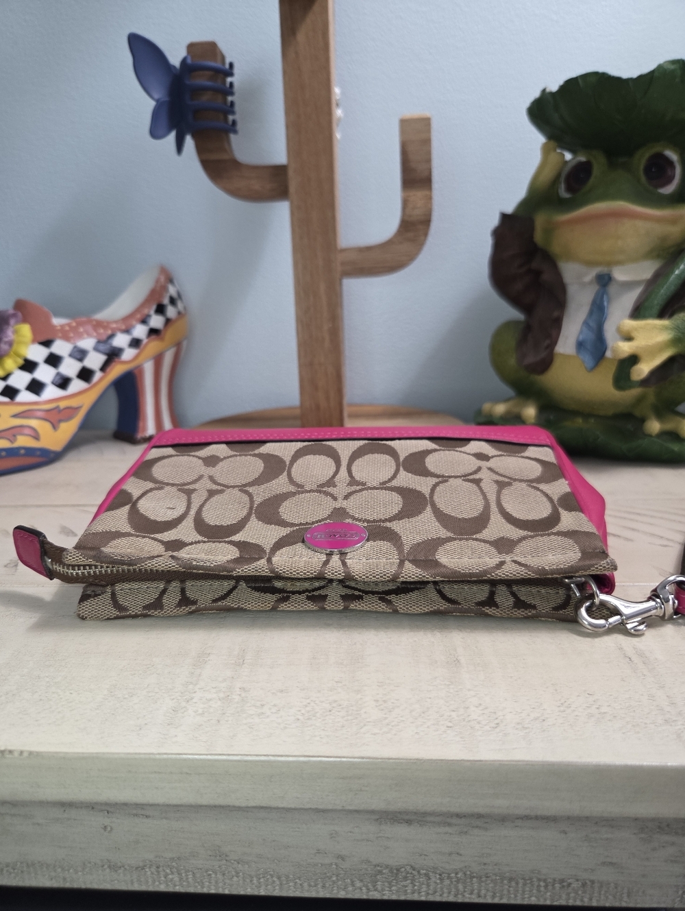 Coach Brown Signature Canvas with Hot Pink Leather Wristlet Clutch,EUC - Picture 11 of 14